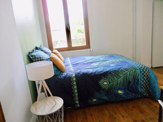 CHAMBRE EN COLOCATION AVEC SDD ET WC PRIVES PROCHE IUT INSET ET GARE