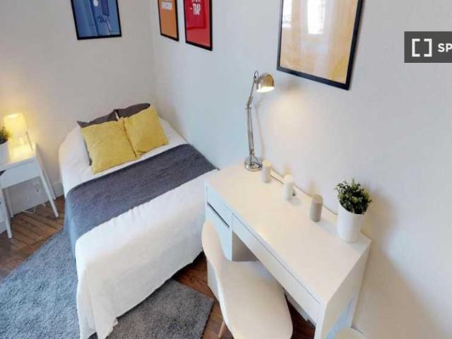 Chambre en colocation dans un appartement de 4 chambres à louer à Toulouse