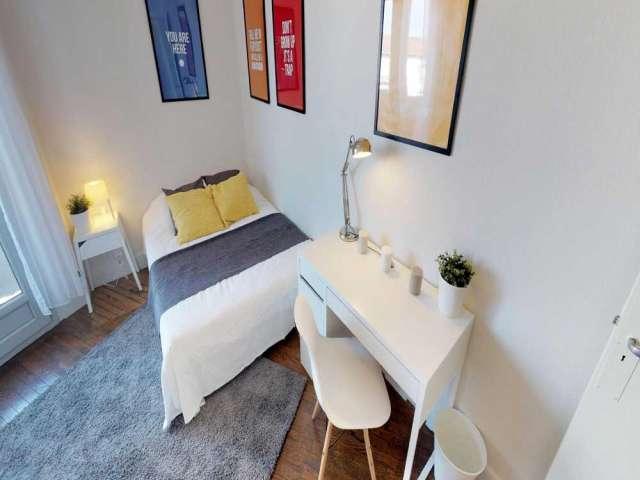 Chambre en colocation dans un appartement de 4 chambres à louer à Toulouse