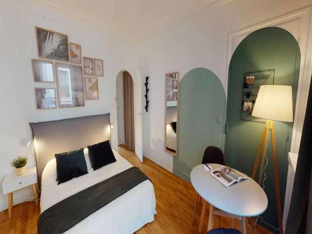 Chambre en colocation dans un appartement de 6 chambres, Auteuil Nord, Paris