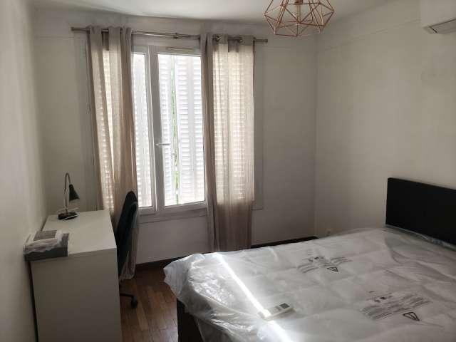 Chambre en colocation dans un appartement de 2 chambres à louer au Centre Ancien Chênevier Déménitroux