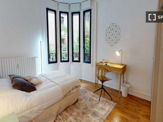 Chambre en colocation dans le Triangle d'Or, à Paris