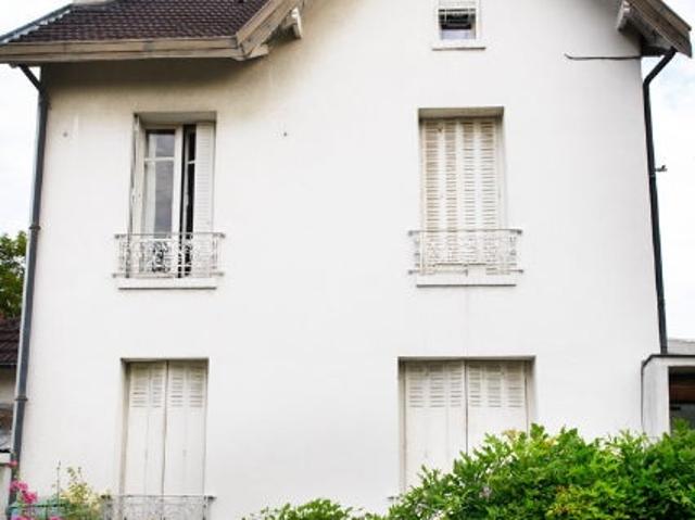 CHAMBRE ENSOLEILLEE CLIMATISEE DANS MAISON