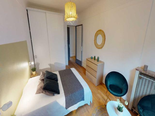 Chambre à Paris Rue De Vaugirard, Saint Lambert