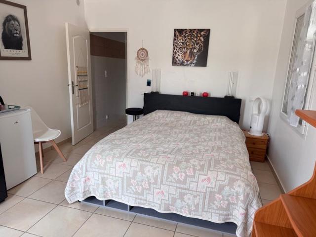 Chambre indépendante avec SDB et toilettes privees