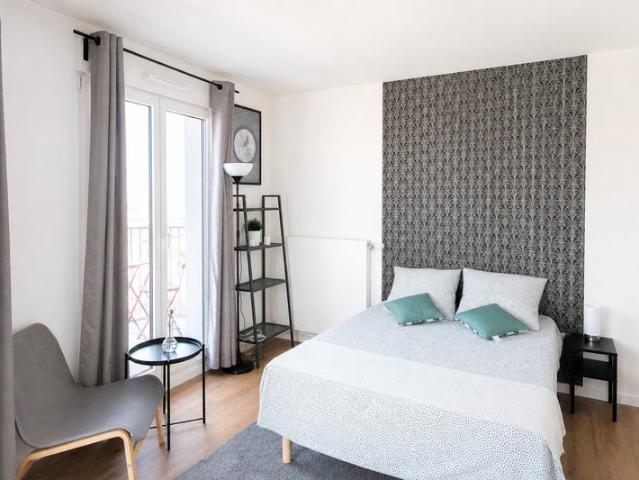 Chambre lumineuse et calme – 13m²