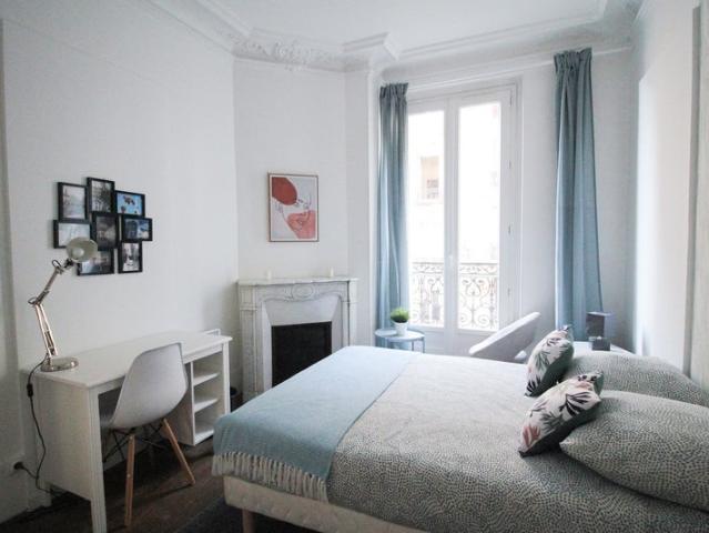 Chambre lumineuse et confortable – 13m²