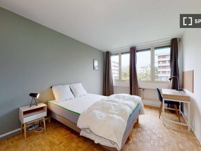 Chambre dans un appartement partagé de 10 chambres à Plateau Victor Hugo
