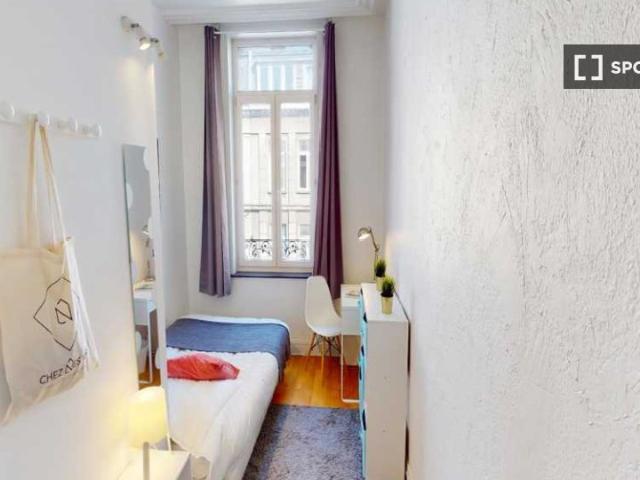 Chambre partagée dans un appartement de 3 lits à Wazemmes, Lille
