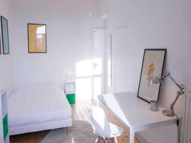 Chambre partagée dans un appartement de 3 lits à Wazemmes, Lille