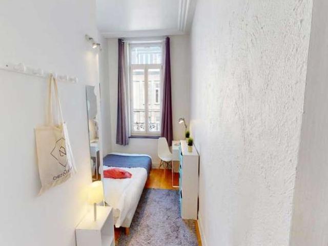 Chambre partagée dans un appartement de 3 lits à Wazemmes, Lille