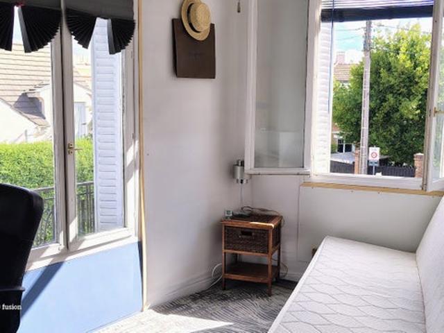 Chambre re faite a neuf plus jardin et bureau
