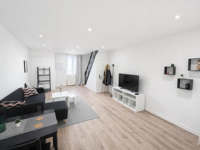 Chambre rénovée SDB/WC privés Loyer compétitif
