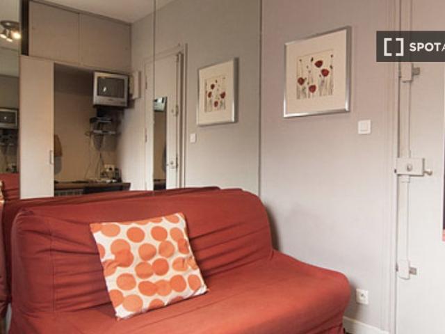 Chambre Studio Boulevard De Courcelles, Paris