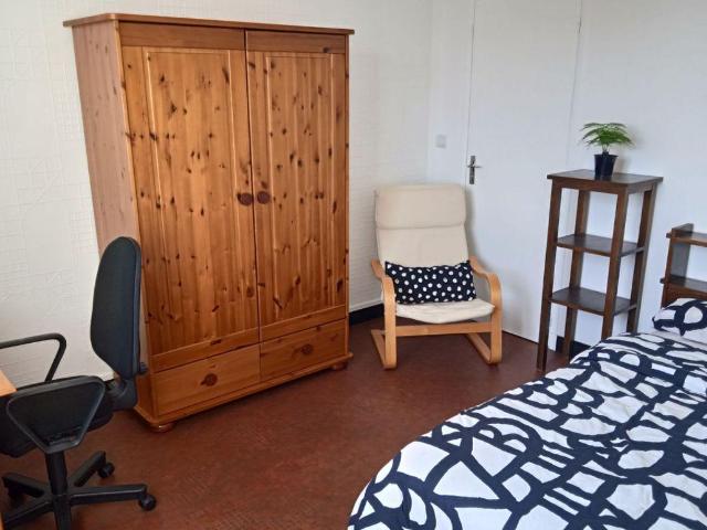 Chambre saine et lumineuse bail individuel