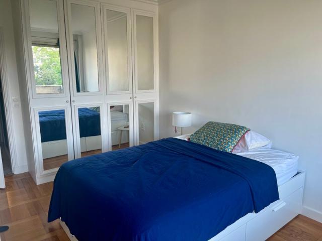 Chambre spacieuse à louer cet été