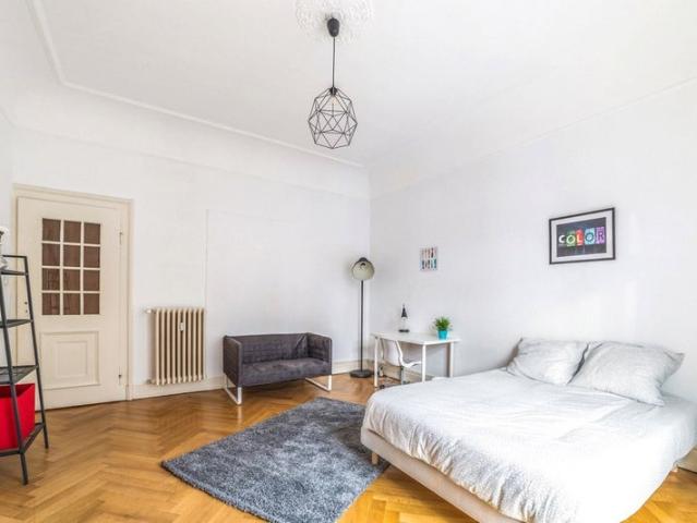 Chambre spacieuse et lumineuse