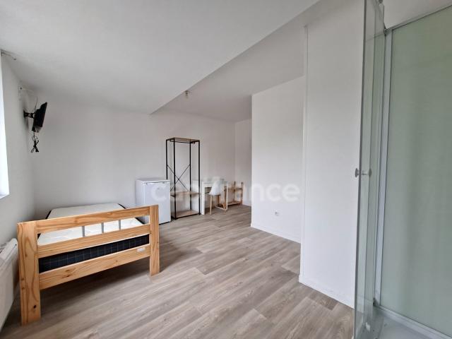 Chambre 14 m² avec salle d'eau et WC privatifs – Colocation meublée – 420 € CC – Roubaix