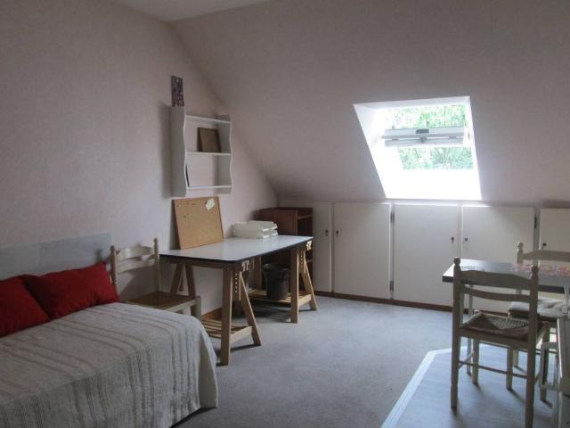 Chambre 16 m2 aménagée avec coin cuisine équipée