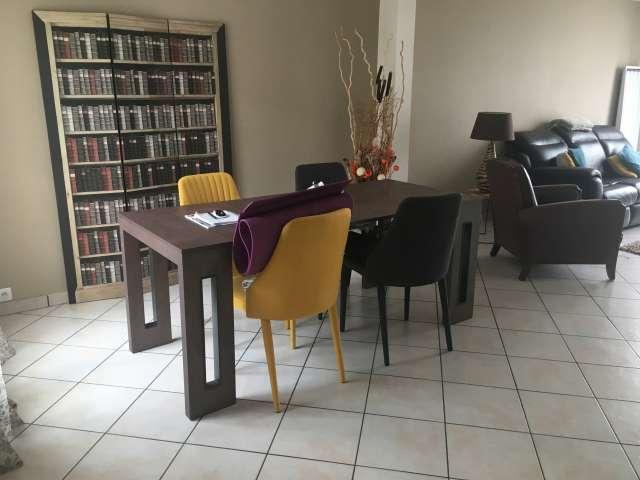 Chambres à louer dans un appartement de 4 chambres à Paris