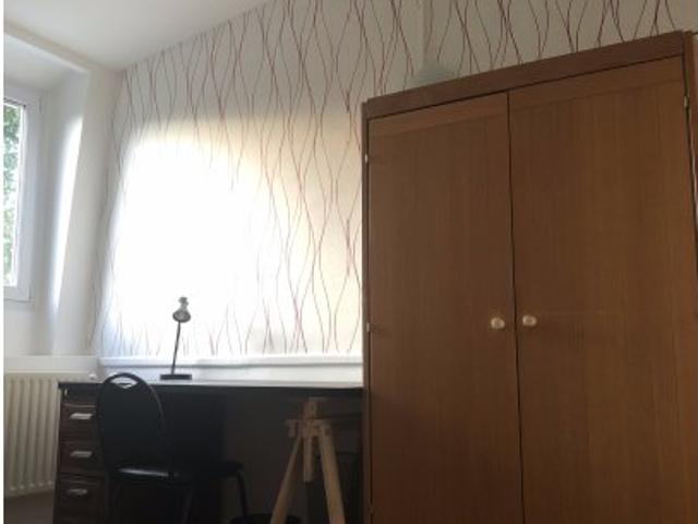 Chambres à louer dans une maison de 8 chambres à Mons En Barœul