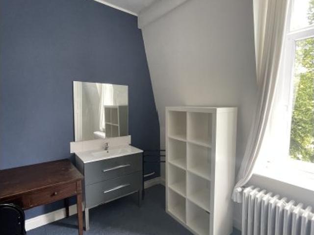 Chambres à louer dans une maison de 8 chambres à Mons En Barœul