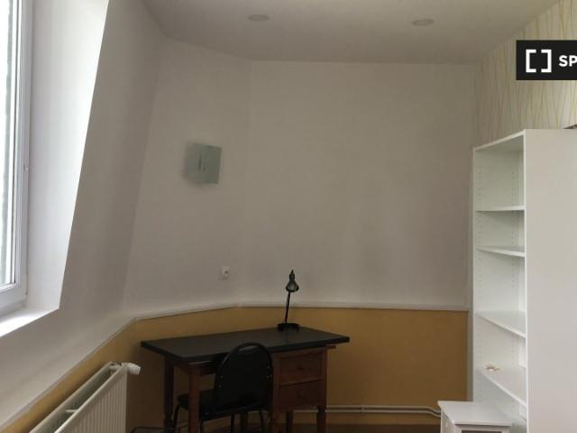 Chambres à louer dans une maison de 8 chambres à Mons En Barœul