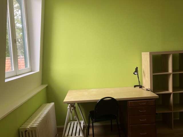 Chambres à louer dans une maison de 8 chambres à Mons En Barœul