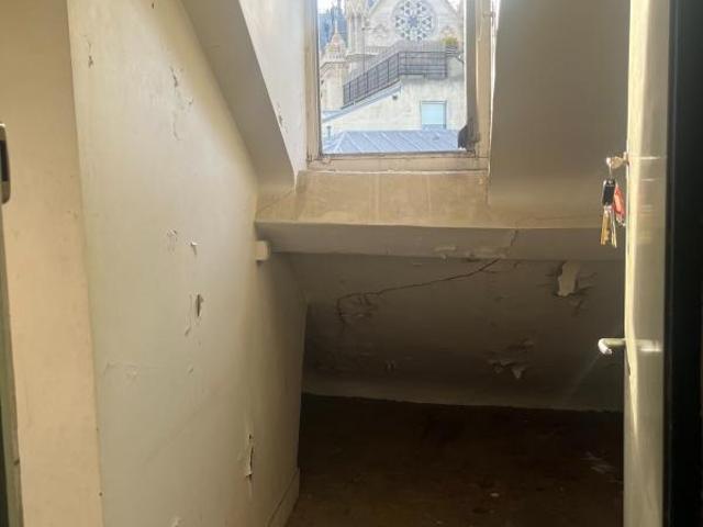 Chambres de bonnes au pied de Notre Dame 8,27m2 + 6m2
