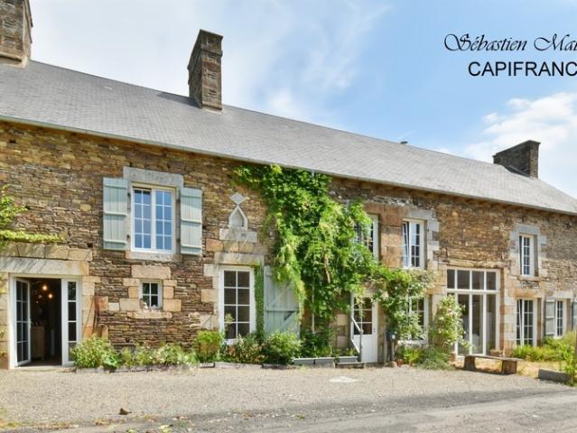 Chambres d'hôtes et gîte à vendre en Bretagne 9 pièces SOUGEAL 35 en Baie du Mont Saint Michel Terrrain de 2200 M²