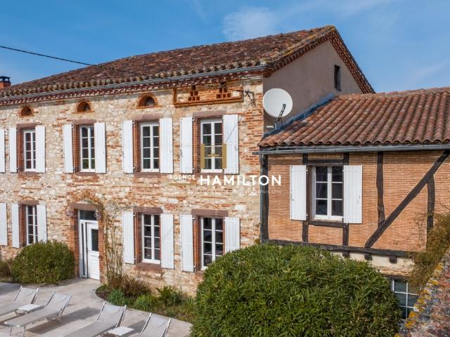 PROPRIETE HAUT DE GAMME, PISCINE ET DEPENDANCES SUR DOMAINE DE 5 HA