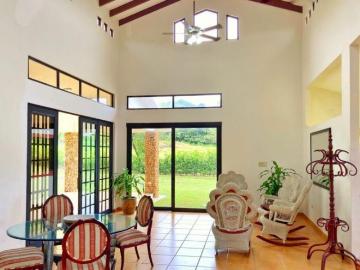 Chame, preciosa casa campestre, como nueva! 235,000.00