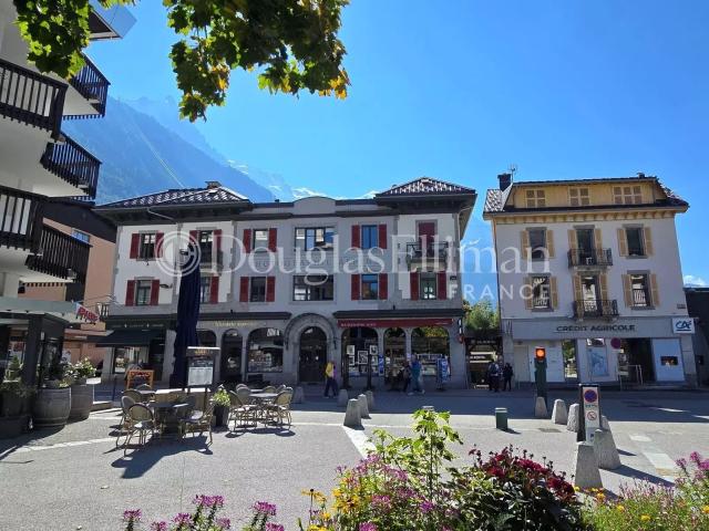 CHAMONIX Un bien immobilier à usage mixte rare en centre v. 169m² Chamonix Mont Blanc