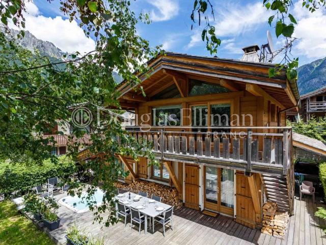 CHAMONIX Un chalet rénové de 4 chambres