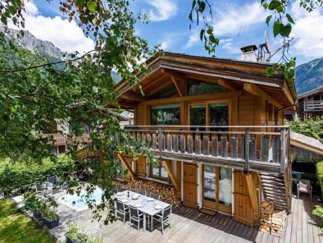 CHAMONIX Un chalet rénové de 4 chambres
