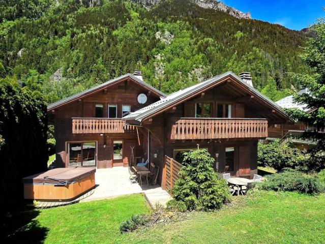 CHAMONIX – Un double chalet près du centre