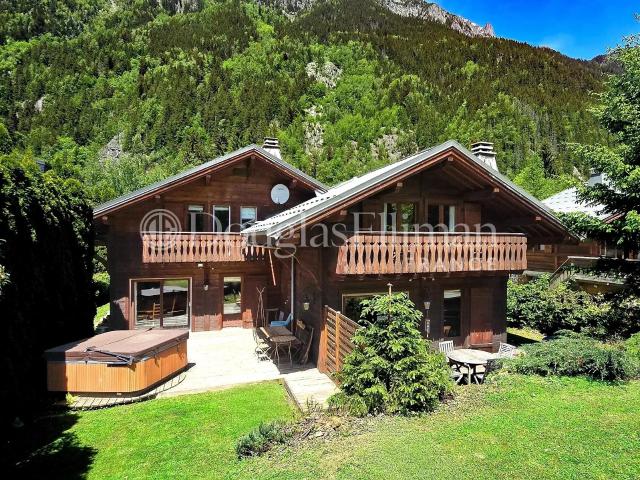 CHAMONIX – Un double chalet près du centre