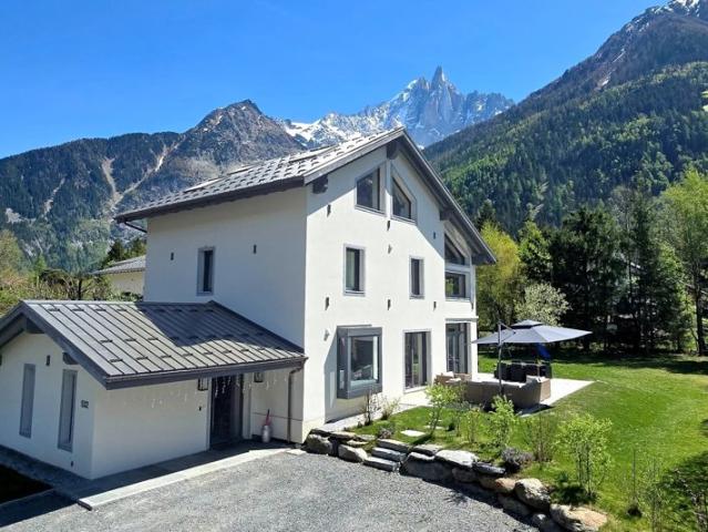 CHAMONIX Chalet magnifiquement rénové aux Praz