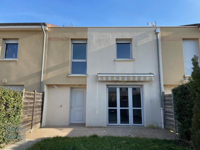 CHAMPFORGEUIL Maison récente avec Garage
