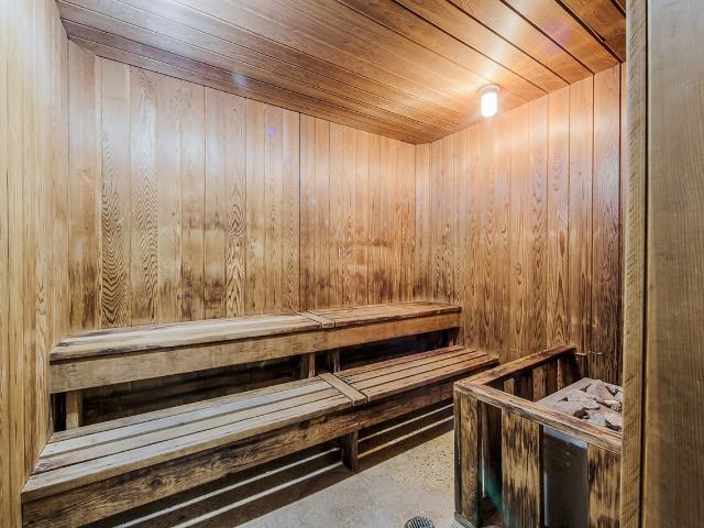 Champlain Towers 1 Bedroom Apartment for Rent at 200 Rideau Terr, Ottawa, ON K1M 0Z3 Lindenlea