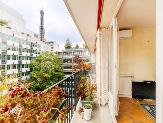 Champs de Mars/Bir Hakeim