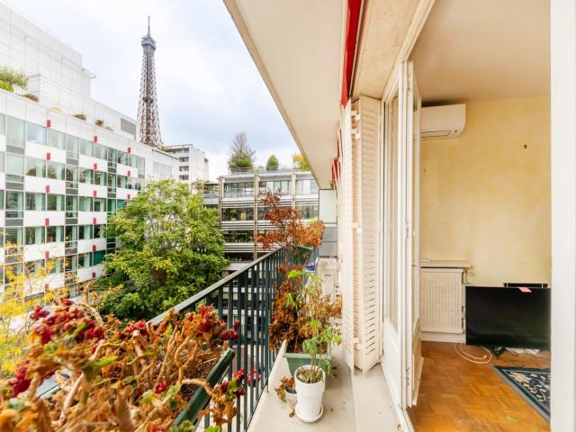 Champs de Mars/Bir Hakeim