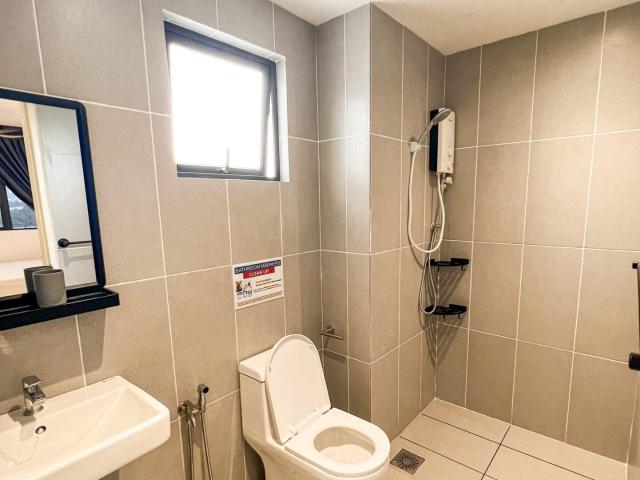 Chan Sow Lin MASTER ROOM, Private Bathroom, 1 Parking Wifi & Aircond Included