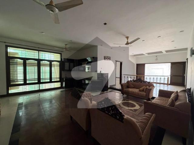 Chance Deal 1000 Sq. Yards Well Maintained House for Sale DHA Phase 5