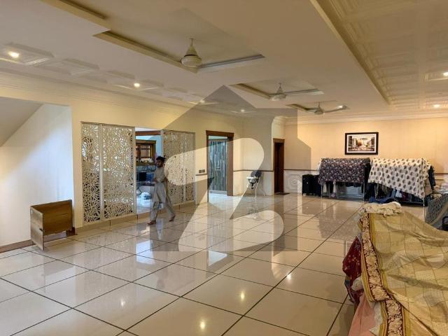 Chance deal 1000 yards bungalow with swimming pool for sale in phase 6 dha phase 6