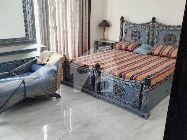 Chance deal 100 yards outclass bungalow phase 8 available in best price