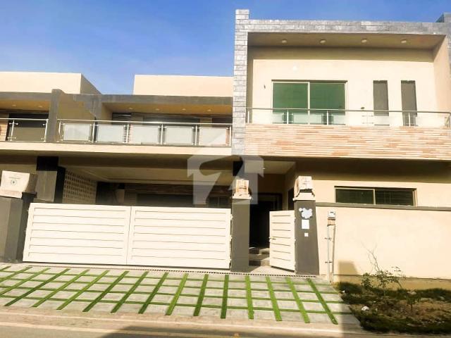 Chance Deal 300 Square Yards Brigadier House For Sale