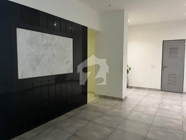 Chance Deal 3 Bed With Extra Land Apartment Available For Sale