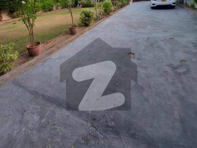Chance Deal Available Attractive Price 1000 Yards Bungalow For Sale Compact House Huge Garden Parking DHA Phase 5
