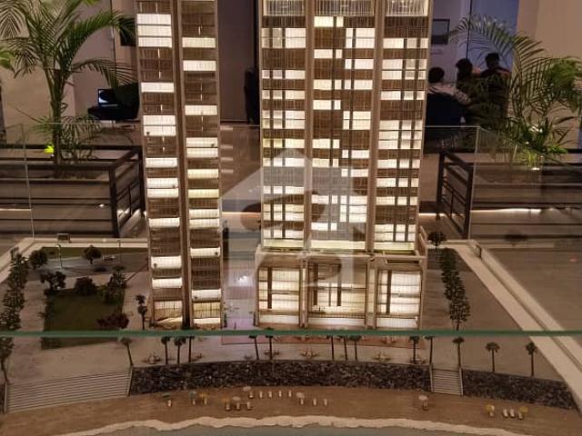 Chance Deal: Luxury 3.5 Bed Flat at Marina V1 Below Market Price! For Sale